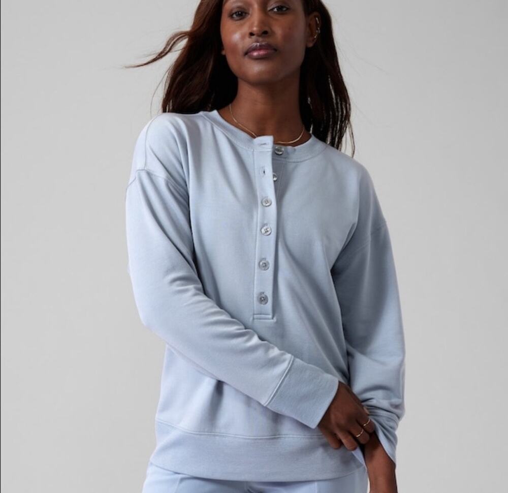 ✨2/$30✨ Athleta Balance Blue Henley Sweatshirt XXS Button Front Athleisure